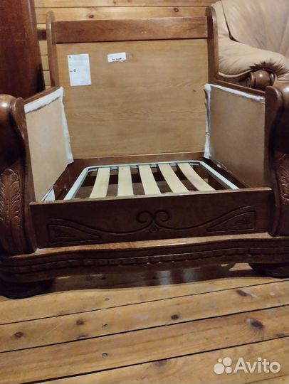 Кожаные диван и кресло на дубе