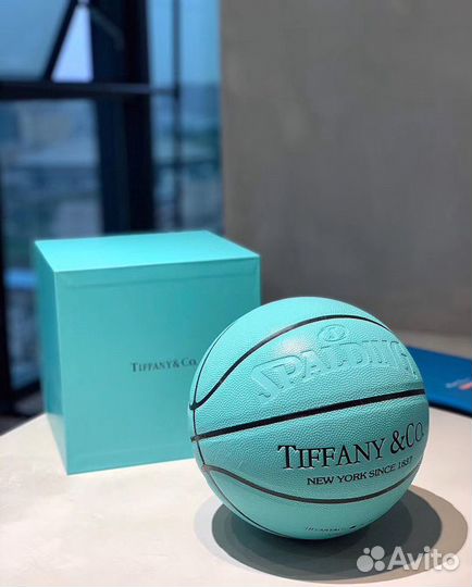 Баскетбольный мяч Tiffany & co 107