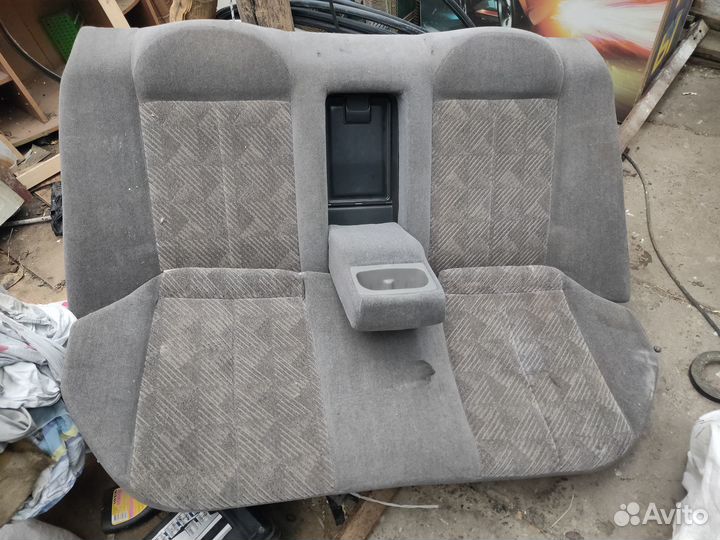 Задний диван Toyota