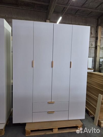 Шкаф белый