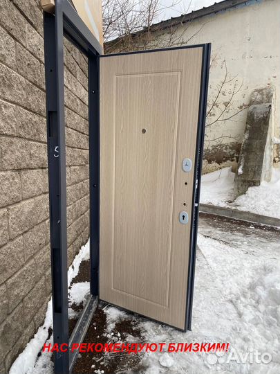 Тяжелая дверь металлическая под ключ