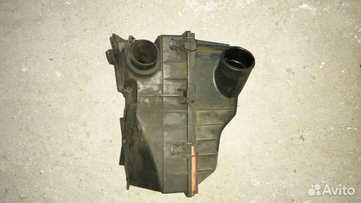 Корпус воздушного фильтра Пассат Б 3