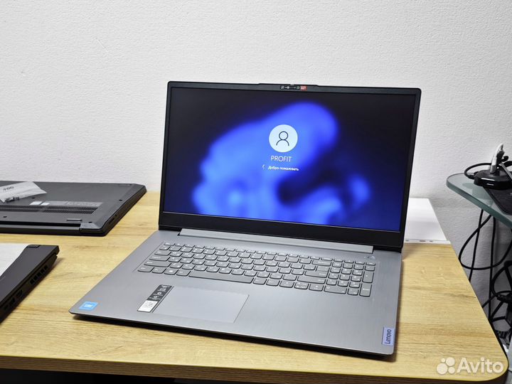 Ноутбук Lenovo 8/256