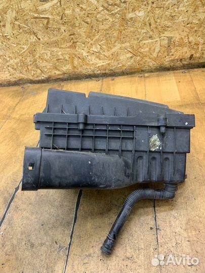 Корпус воздушного фильтра Volkswagen Golf 5 BMN