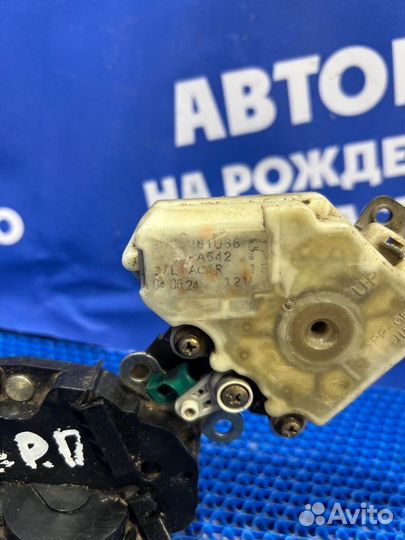 Передний правый замок двери Nissan Almera N16