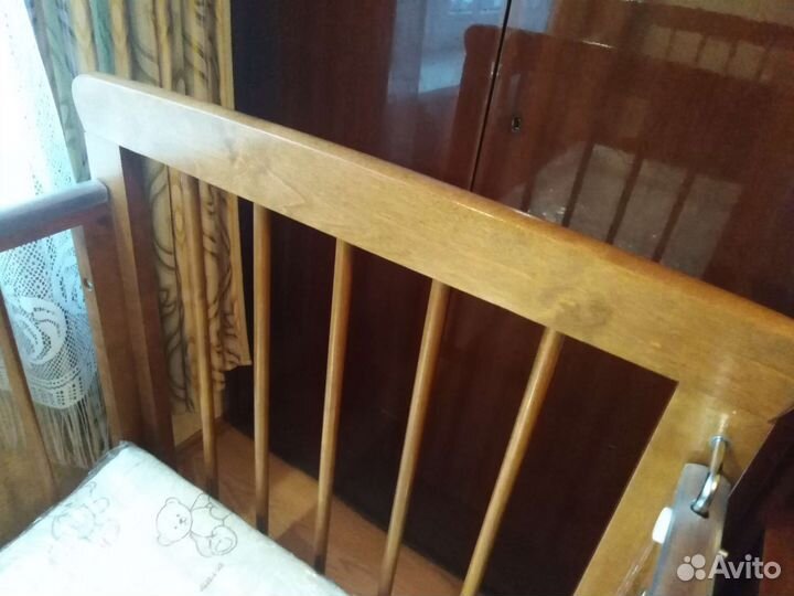 Детская кроватка с матрасом на колёсах Можга