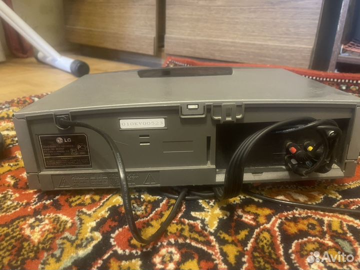 Видеомагнитофон lg
