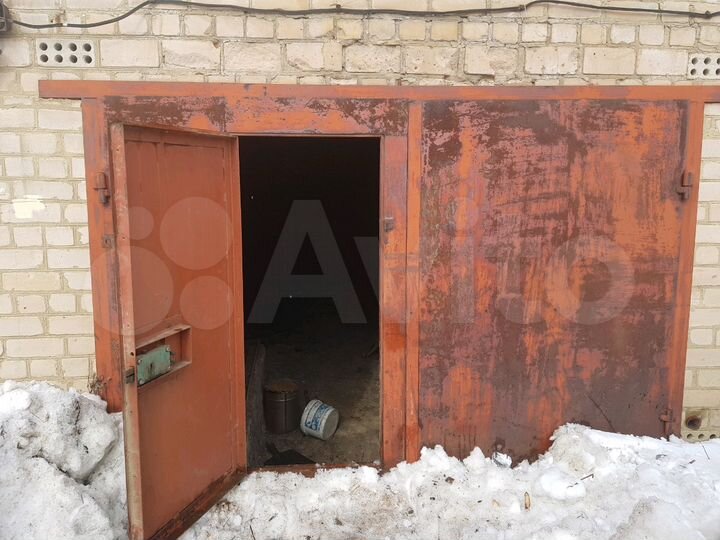 Гараж, > 30 м²