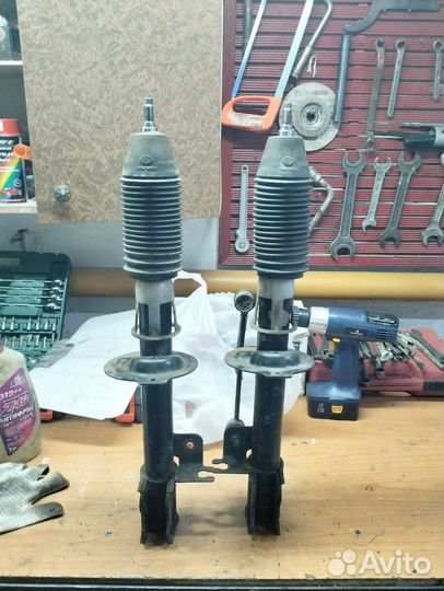 Амортизаторы задние на Шевроле Лачетти хэтчбек