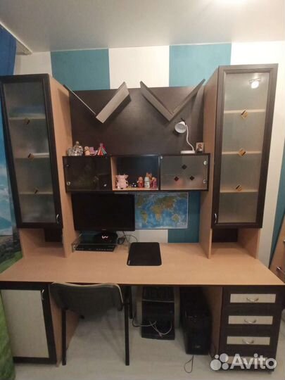 Стол-стенка для школьника