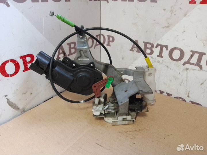 Замок двери задний левый Peugeot 107