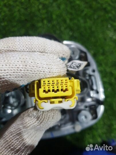 Подушка безопасности водителя Volkswagen Golf 5