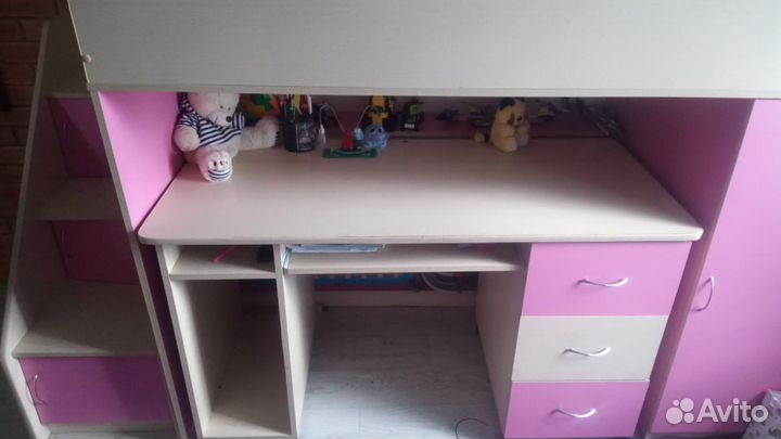 Двухъярусная кровать со шкафом и столом