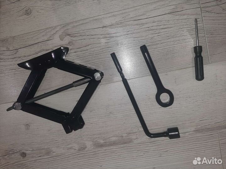 Набор инструментовд, домкрат ключи