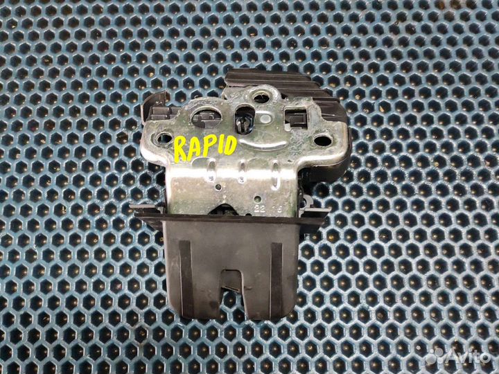 Замок багажника Skoda Rapid