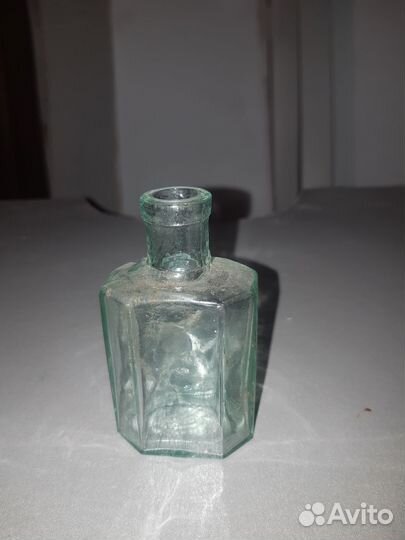 Аптечный пузырёк и граненые стаканчики (маленькие)