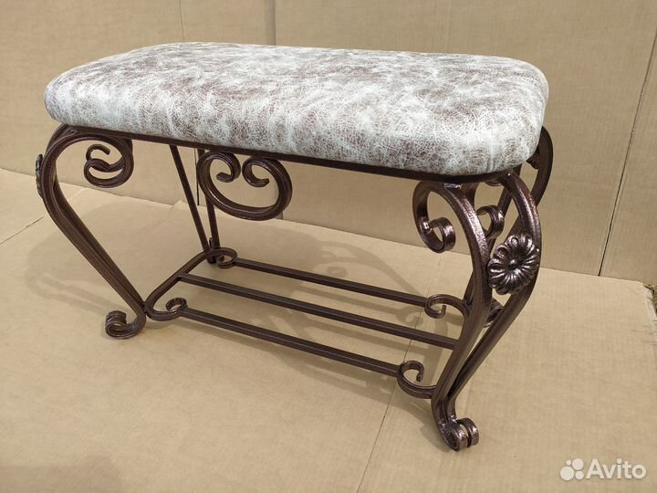 Обувница кованая с мягким сиденьем