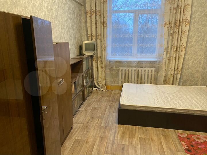 Комната 15 м² в 4-к., 5/5 эт.