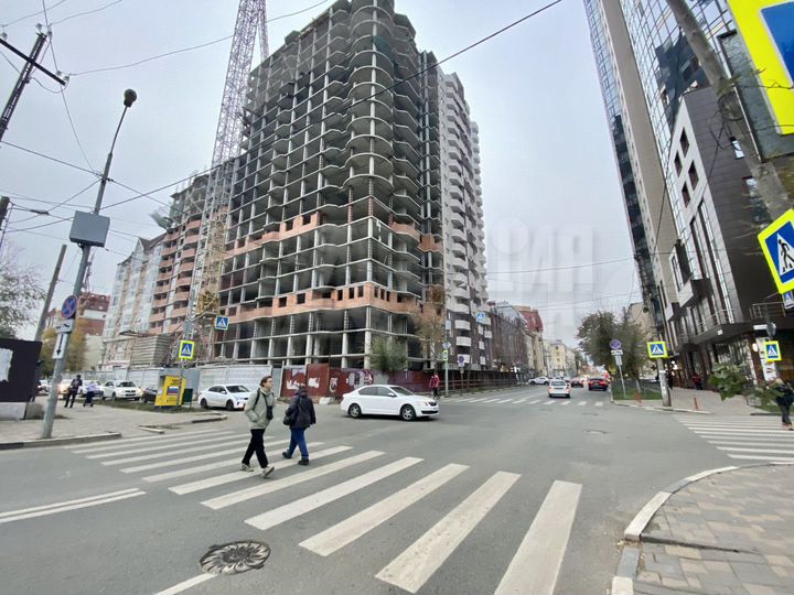 Помещение с витражами в новом ЖК