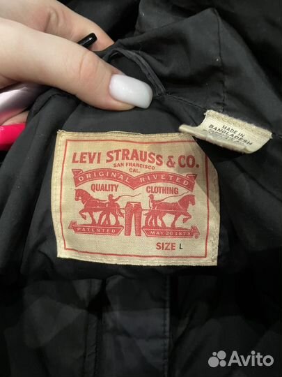 Пуховик женский levis