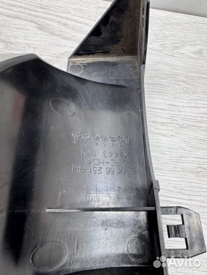 Дефлектор радиатора передний правый Mazda 3 BK Z6