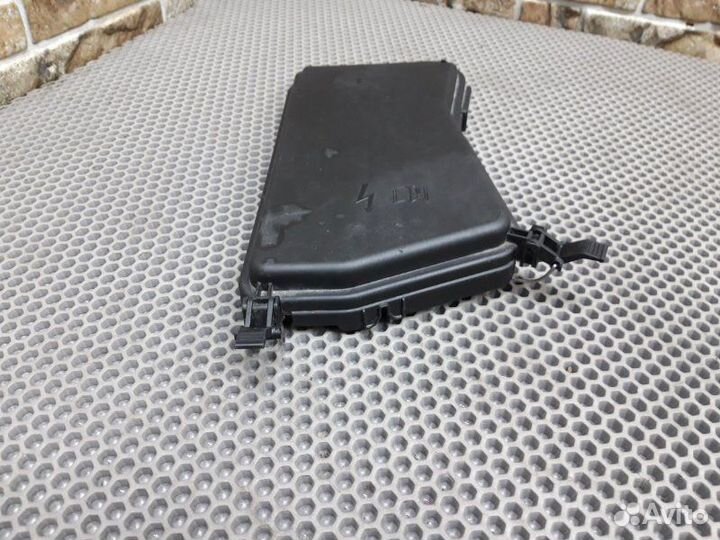 Крышка блока предохранителей Mercedes-Benz