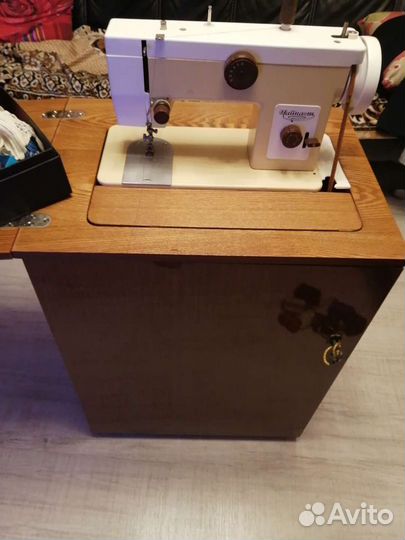 Швейная машина Чайка 134