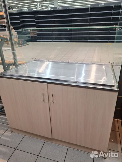 Тепловая витрина напольная