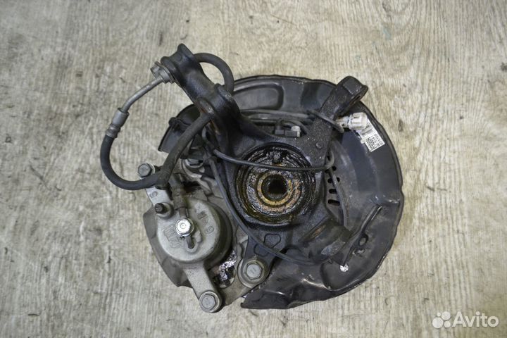 Кулак поворотный передний Тойота Ярис 2 2005-2011