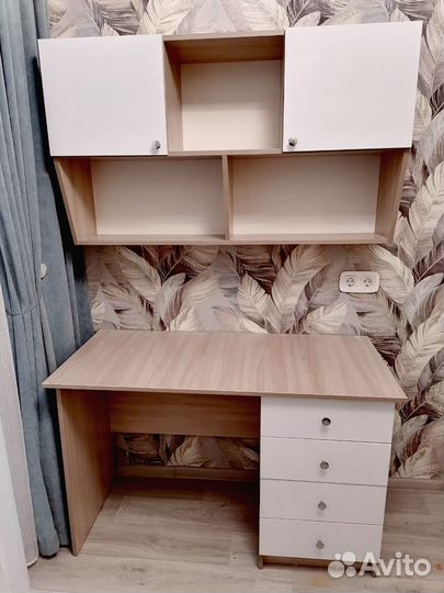 Рабочая зона по индивидуальному проекту у окна