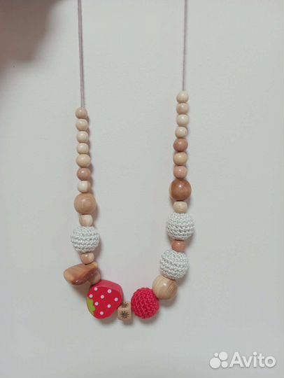 Слингобусы из можжевеловых бусин