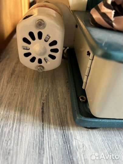 Оверлок б/у бытовой