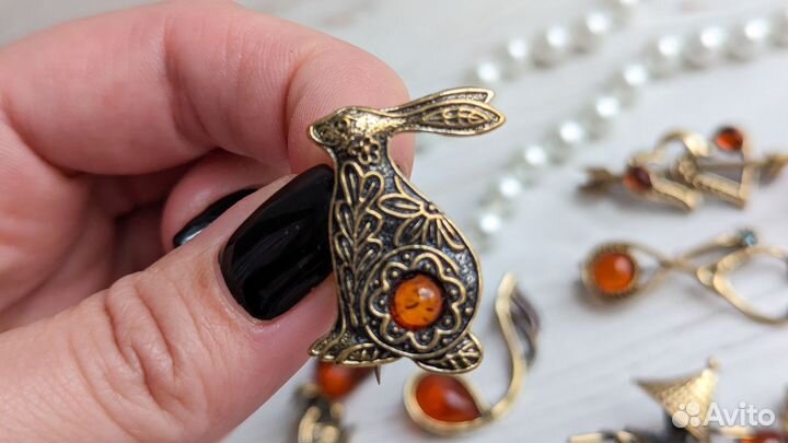 Брошки в ассортименте