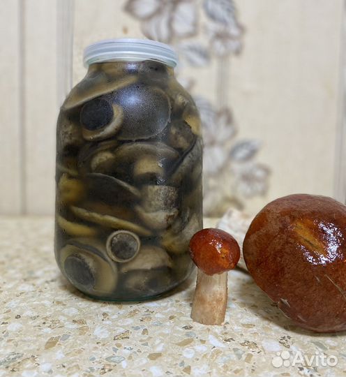 Грибы маринованные