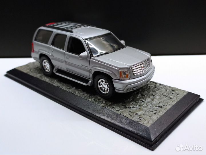 1:43 Cadillac Escalade