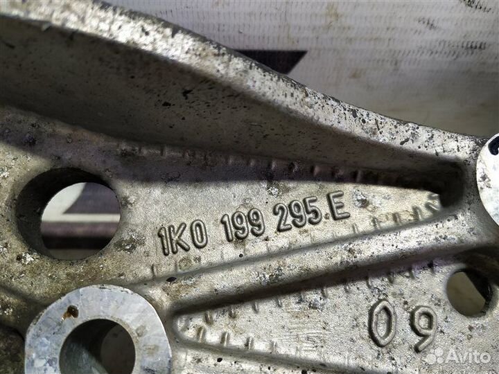 Крепление рычага подвески переднее левое Audi A3