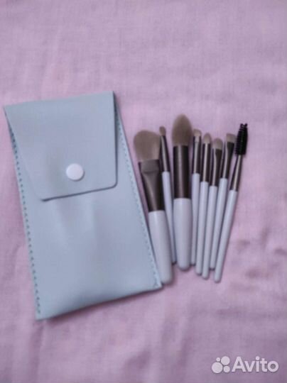 Набор кистей и пудра