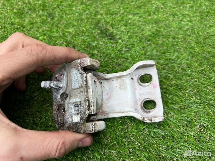 Петля двери задняя левая Ford Transit TT9