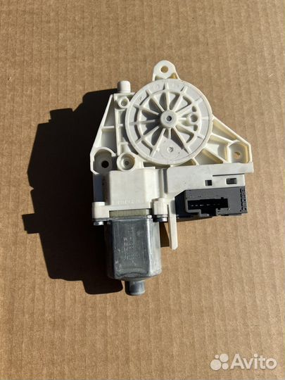 Моторчик стеклоподьмника задний L Peugeot 407