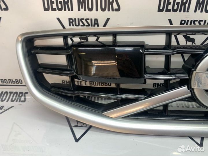 Решетка радиатора оригинал Volvo V60 S60 31386992