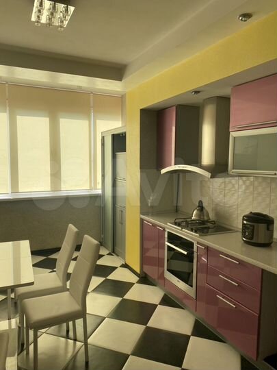 3-к. квартира, 100 м², 4/9 эт.