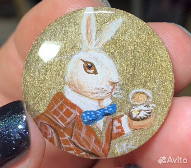 Брошь деревянная, «Кролик» «Алиса в стране чудес»