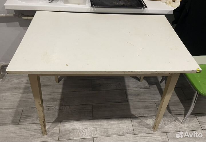 Кухонный стол