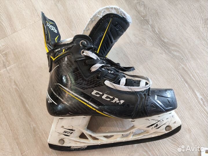 Продам хоккейные коньки