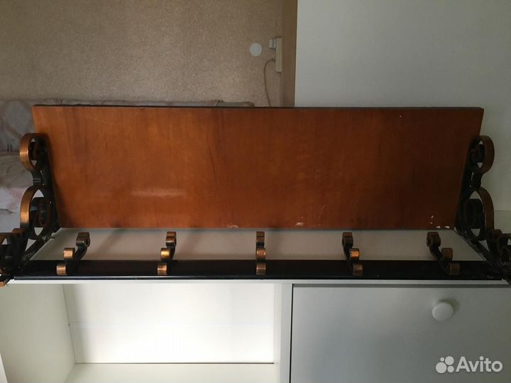 Вешалка настенная с крючками