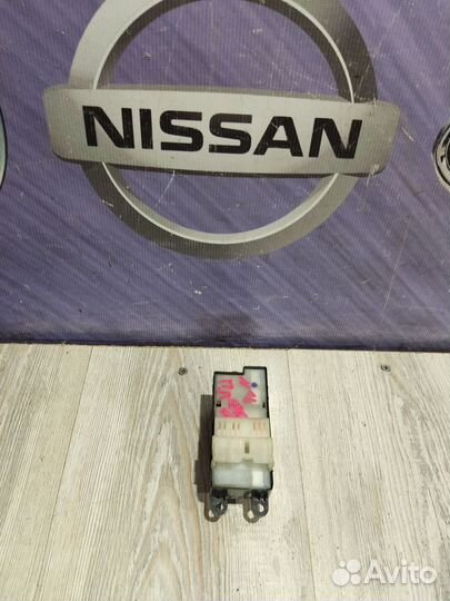 Блок кнопок стеклоподъемников Nissan almera N16 Ле