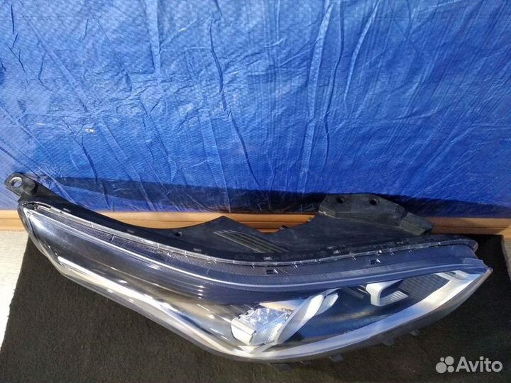 Фара правая Kia Cerato 4
