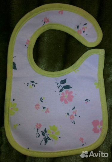 Комплект новых нагрудников Carter's