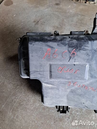 Корпус блока предохранителей Audi A6 C6