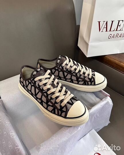 Кроссовки женские valentino